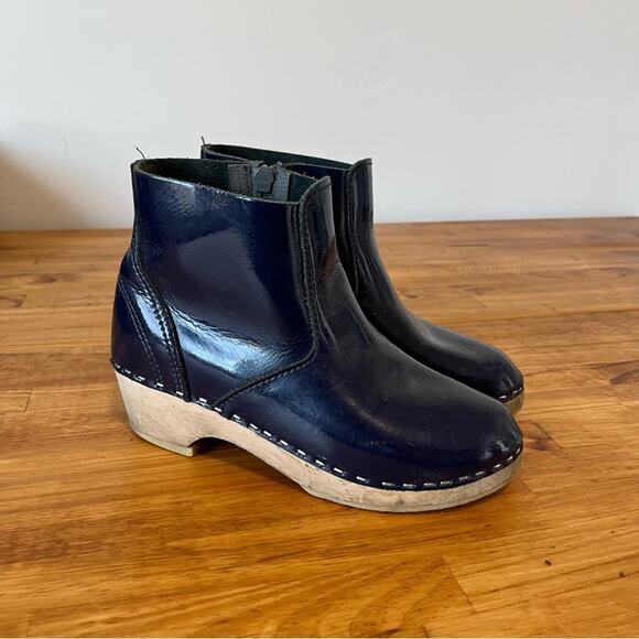 Hanna Andersson Patent Leather Navy Blue Side Zip Ankle Boot Clogs Size 35 - Picture 1 of 7